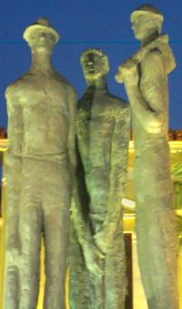 Άγαλμα εργατών στο Λαύριο