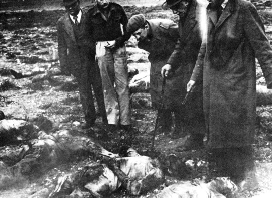Αυτοψία στο Περιστέρι - Νεκροί των «Δεκεμβριανών» του 1944