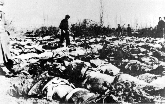 Αυτοψία στο Περιστέρι - Νεκροί των «Δεκεμβριανών» του 1944